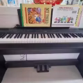 钢琴键盘的电子琴 图片 2