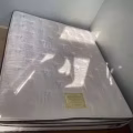 Queen Size 床垫八成新 图片 1