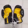 有哑铃，包包等物品 图片 4