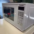 出售一批办公桌子和小柜子等 图片 1