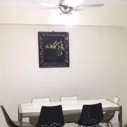 出大理石餐桌