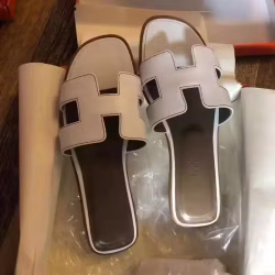 大牌牛皮凉拖 女鞋，实物拍摄，所见及所得