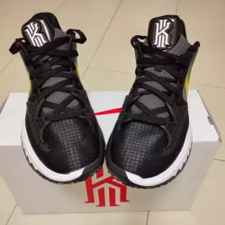 Nike 球鞋,两双  $150