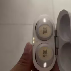 JBL蓝牙耳机