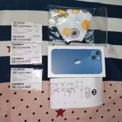 出售今天全新刚牵线苹果13 256G