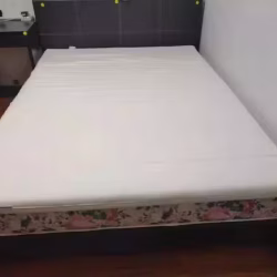 双人床Q size 海马床垫，