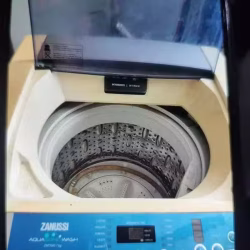 转让二手ZANUSSI 七公斤洗衣机操作正常100块钱有需要联系88042876