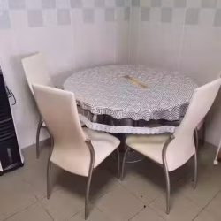 搬家处理玻璃餐桌椅子