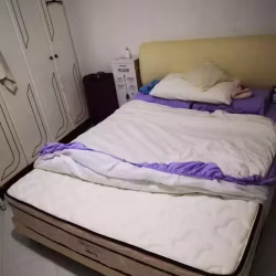 出售2手双人床 ，9成新