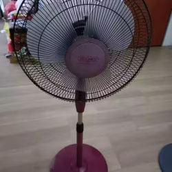 八九成新的风扇