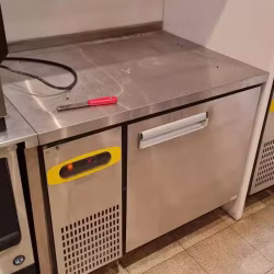 1  undercounter Chiller 