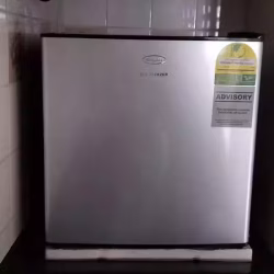 EuropAce Freezer （九成新小冰箱）