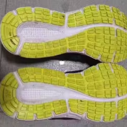 running shoe 很輕有彈性