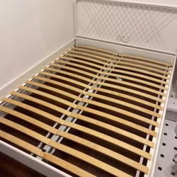 150x200 双人Ikea床+床垫（送两个靠枕）