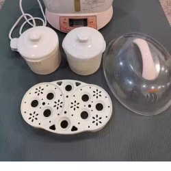 Double boil 两个 蒸炖，一个 饭锅。多功能用途