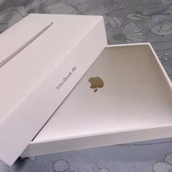 苹果笔记本电脑出售MacBook air,2018银色.$560