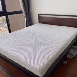 Queensize 床架和床垫