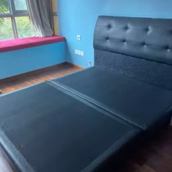 Queensize 床架，很新，$100