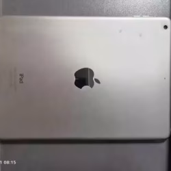 MacBook Pro (13 英寸 高度可回收的铝合金和玻璃外壳, 不含汞的 