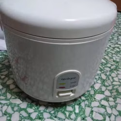 电饭锅 九成新 areogas