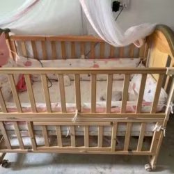 婴儿床