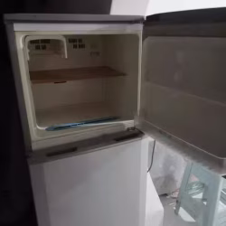 闲置冰箱一台