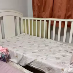 婴儿床