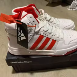 adidas板鞋