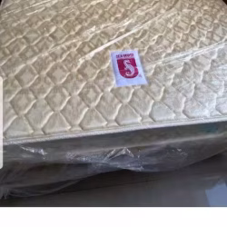 几乎新 queensize海马 两个人