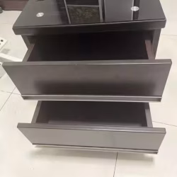 一对床头柜