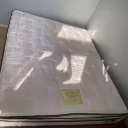 Queen Size 床垫八成新