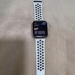 出售 苹果手表 Watch Series 7。