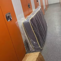 仓库最新拆封一次都未使用最好的床垫原价259，老板180出售