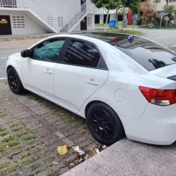 Kia 赛拉图出售