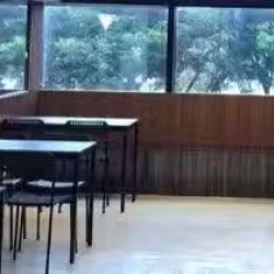 餐馆99成新桌椅，4把椅子1张桌子
