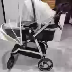 婴儿车
