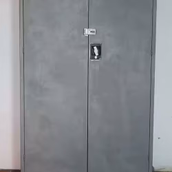 金属衣橱