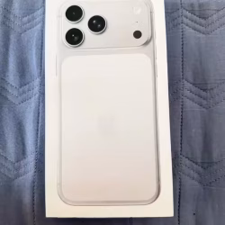 全新没开封 IPHONE 17 Pro Max 512G 白色 1900新币. 