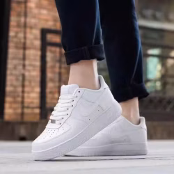  全新的Nike Air Force 纯白正品 小白鞋