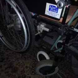 电动轮椅，