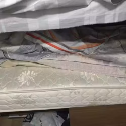 九九新床垫 便宜卖 需要的老板联系我86506700