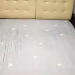 双人床