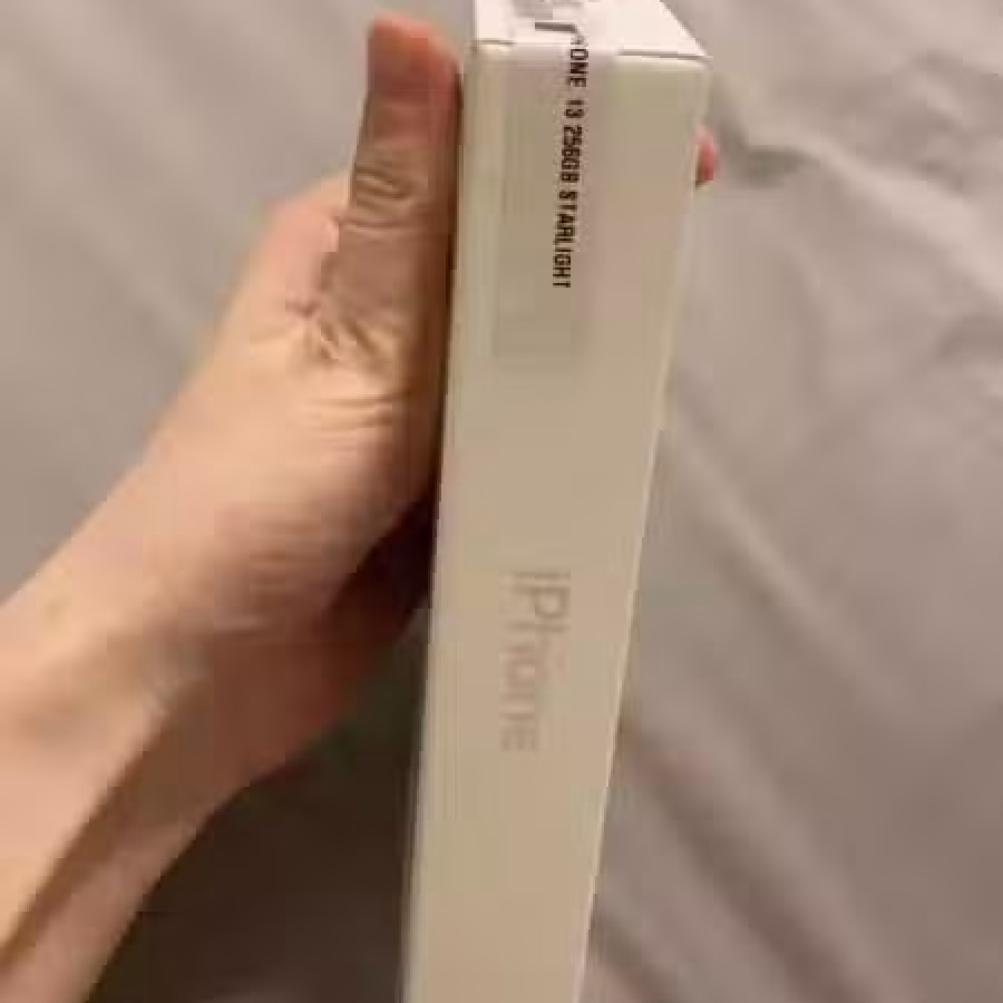 出售 全新未使用的苹果13 , 256GB 星光白， 有收据。 图片 1