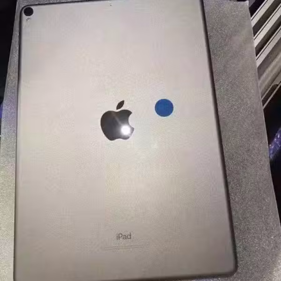 99成新，超薄iPad Air2 9.7寸屏，32GB WifI版 白色 图片 1