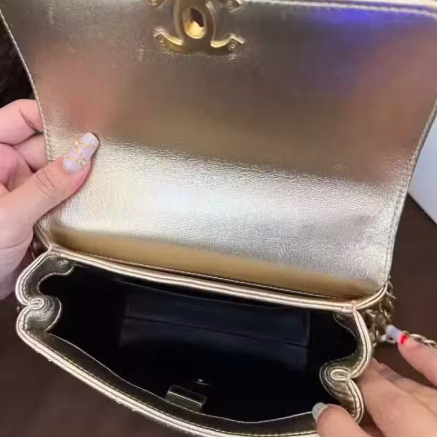chanel金色侧背包 图片 5