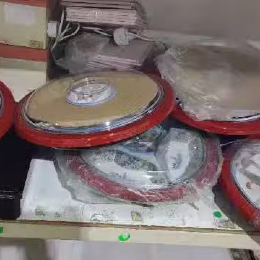 新加坡华人过年放糖果用 还有放零食 还有放寿司盒子 图片 4