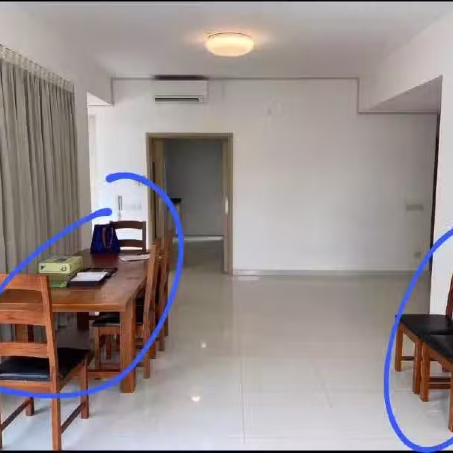 便宜二手家具买卖。仓库储存货物。 图片 2