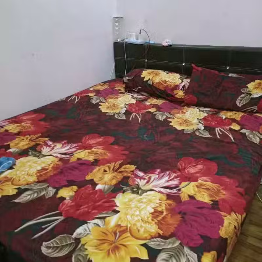 双人床+ 床垫 （不包括枕头和灯） 图片 1
