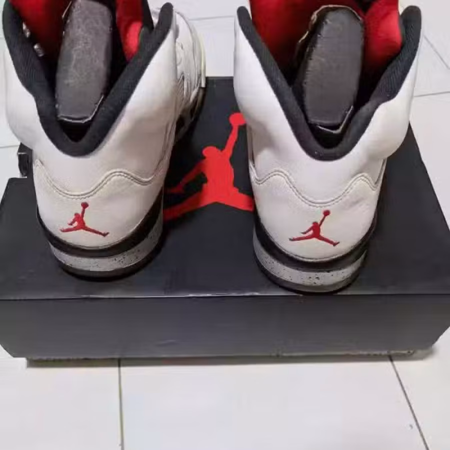 原价$489 处理$169 AJ5 乔丹 Air Jordan5 经典版白水泥  图片 1