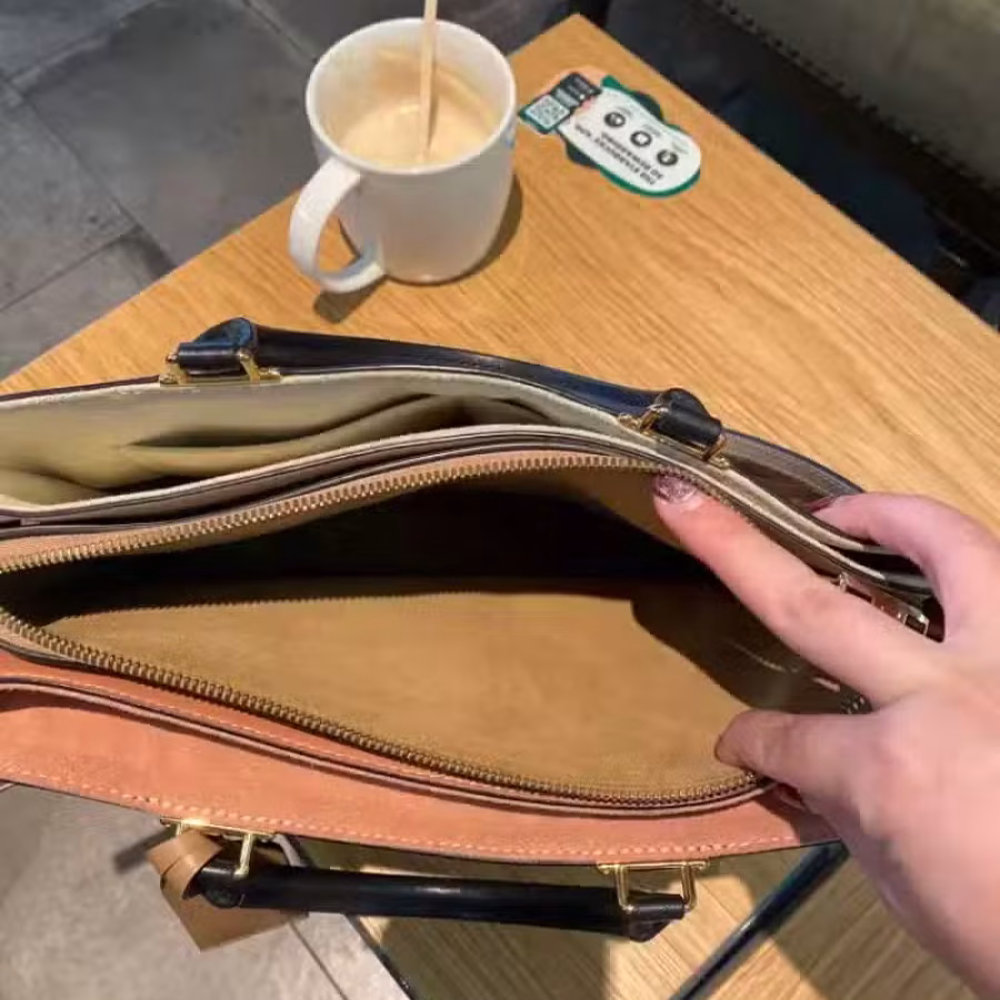 Lu限量版包包美国3800美金购入2000新币出 图片 5